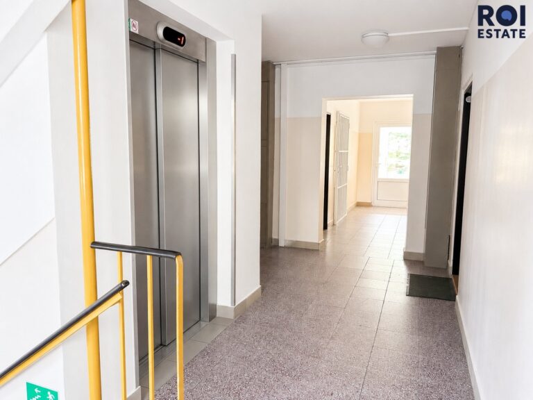 Prostorný byt 3+1 po kompletní rekonstrukci s velkou lodžií – Praha Stodůlky