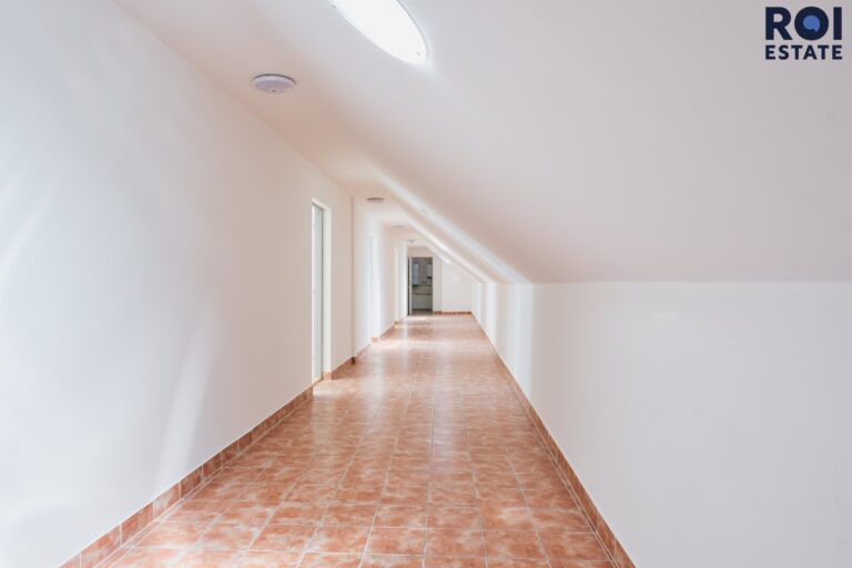 Pronájem kanceláře/obchodního prostoru 18 m²  – Slavkov u Brna