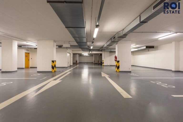 Světlý byt 2+kk s panoramatickým výhledem, garážovým stáním a skvělou dostupností – Praha Stodůlky