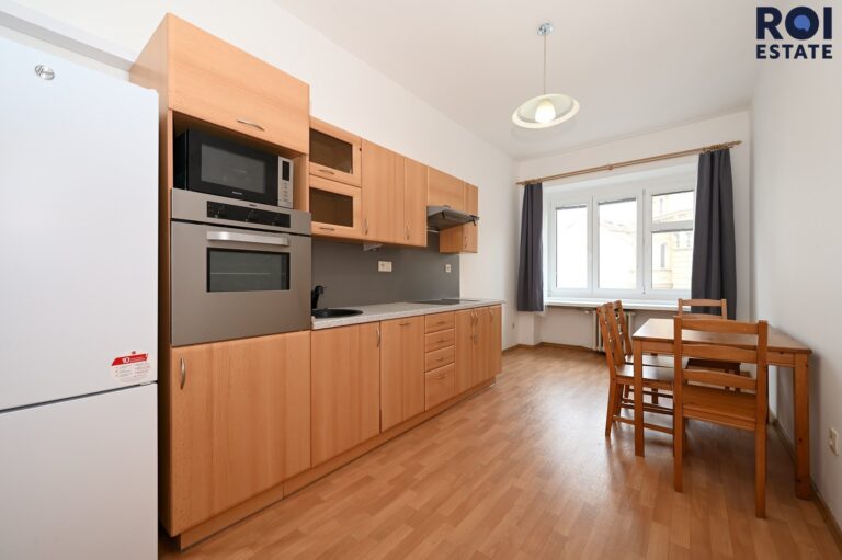 Světlý a vzdušný byt 2+1 s balkonem na Smíchově, pár minut od centra