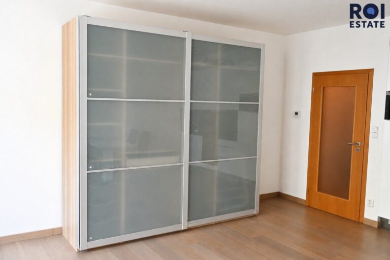 Pronájem bytu 1+kk 37 m² se sklepem a parkovacím stáním, Praha – Michle