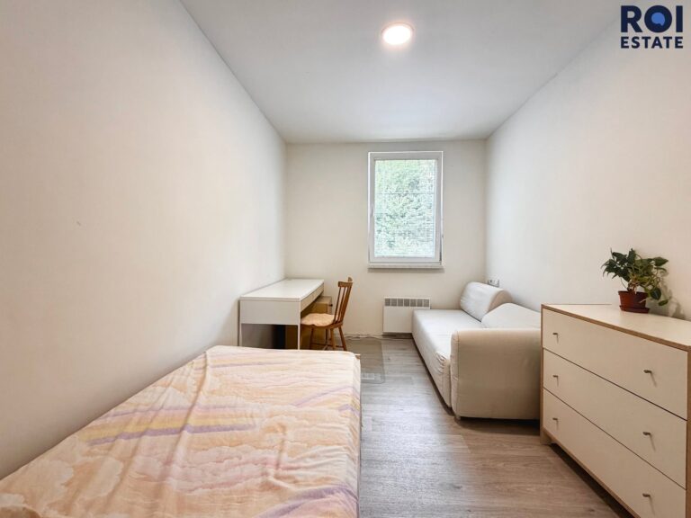 Pronájem bytu 2+1 , 55 m2 + sklep 12  m², Adamov, Ronovská