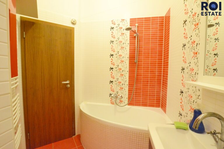 Stylový a kompletně zařízený byt 1+kk (34 m²) u parku Lužánky