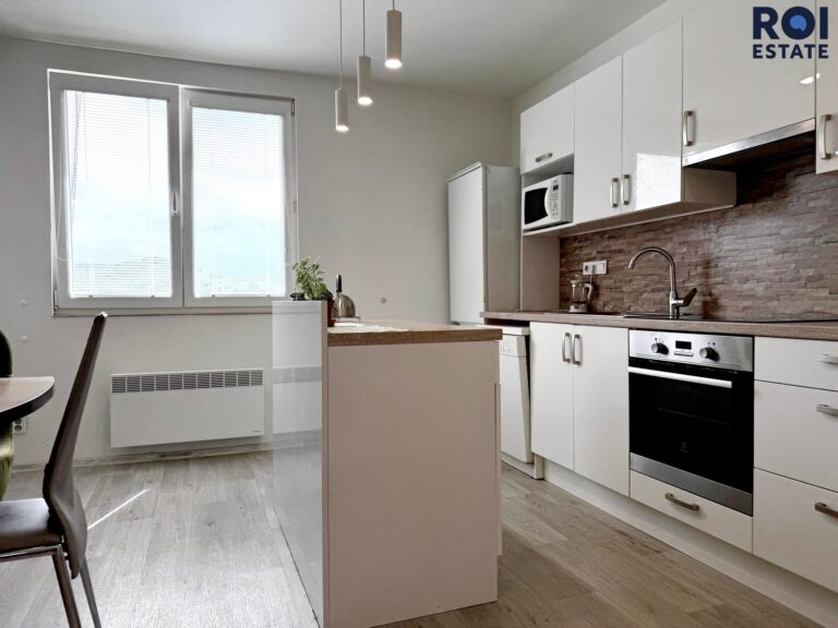 Pronájem bytu 2+1 , 55 m2 + sklep 12  m², Adamov, Ronovská