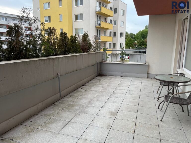 Pronájem bytu 2+kk, 45m² s nadstandardní terasou a garážovým stáním – Brno – Žebětín