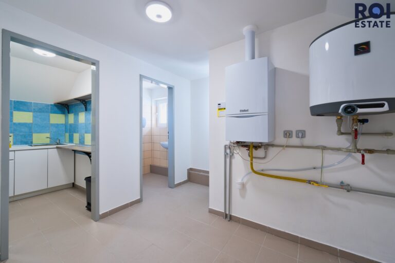 Pronájem kanceláře/obchodního prostoru 18 m²  – Slavkov u Brna