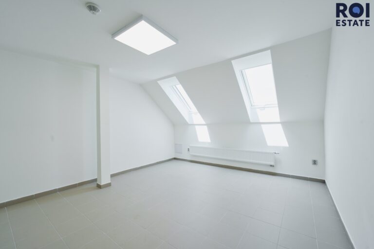 Pronájem kanceláře/obchodního prostoru 18 m²  – Slavkov u Brna
