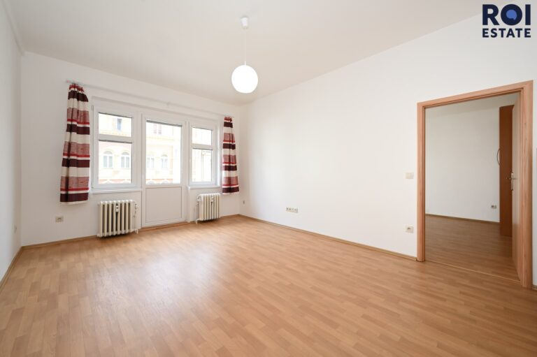Světlý a vzdušný byt 2+1 s balkonem na Smíchově, pár minut od centra
