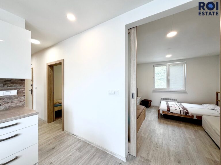 Pronájem bytu 2+1 , 55 m2 + sklep 12  m², Adamov, Ronovská