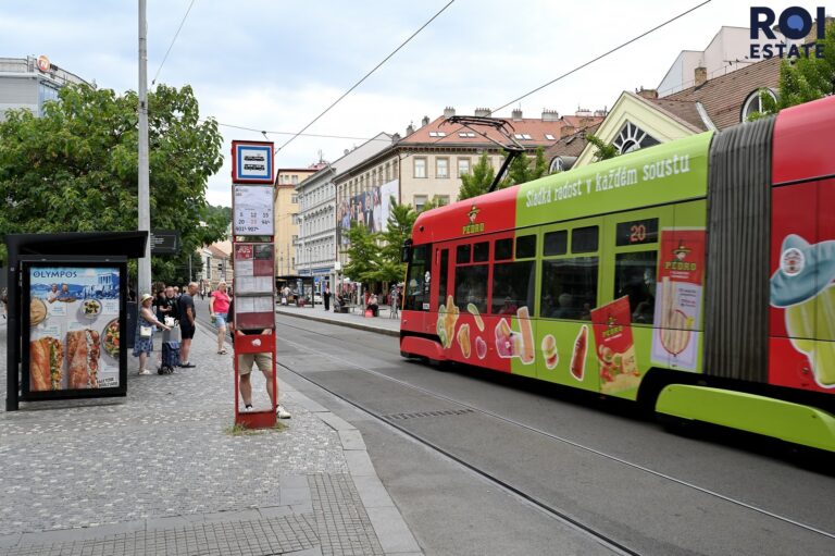 Světlý a vzdušný byt 2+1 s balkonem na Smíchově, pár minut od centra