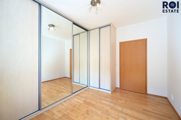Pronájem bytu 3+kk 75 m² s klimatizací a parkovacím stáním, Praha – Smíchov
