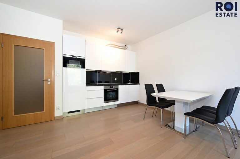 Pronájem bytu 1+kk 37 m² se sklepem a parkovacím stáním, Praha – Michle