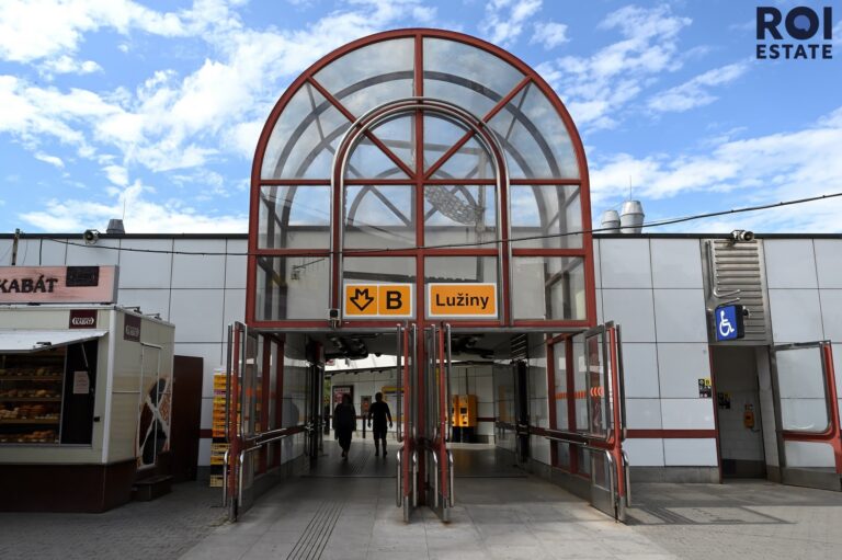 Prostorný byt 3+1 po kompletní rekonstrukci s velkou lodžií – Praha Stodůlky