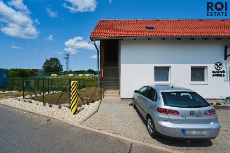Pronájem kanceláře/obchodního prostoru 18 m²  – Slavkov u Brna