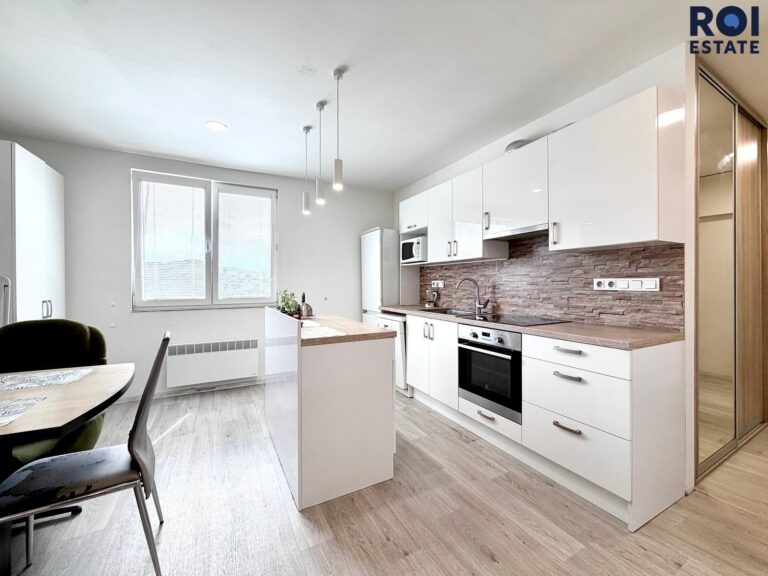 Pronájem bytu 2+1 , 55 m2 + sklep 12  m², Adamov, Ronovská