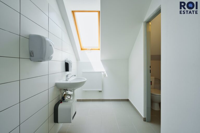 Pronájem kanceláře/obchodního prostoru 18 m²  – Slavkov u Brna