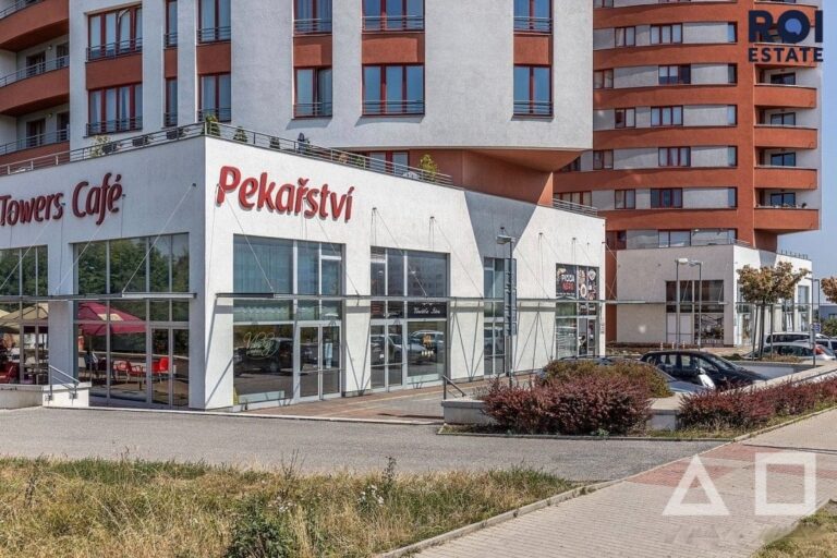 Světlý byt 2+kk s panoramatickým výhledem, garážovým stáním a skvělou dostupností – Praha Stodůlky