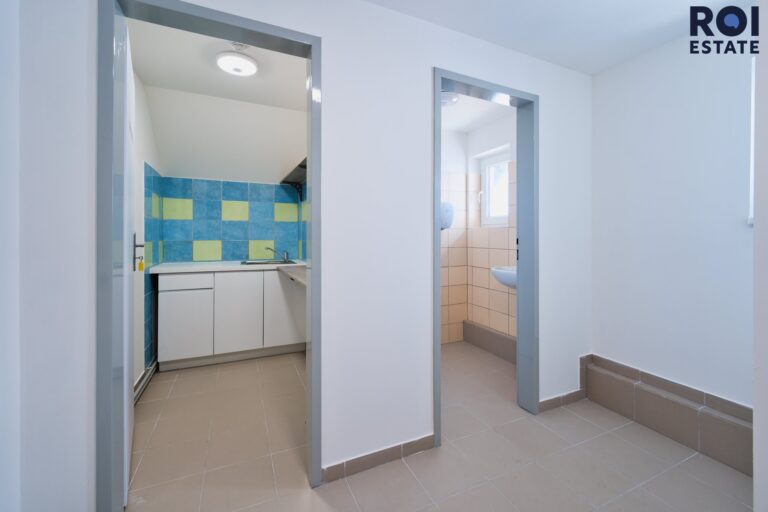 Pronájem kanceláře/obchodního prostoru 18 m²  – Slavkov u Brna
