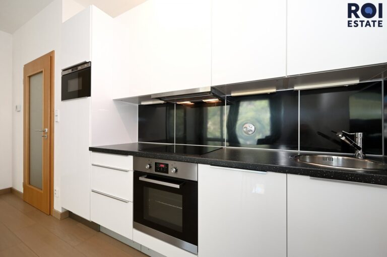 Pronájem bytu 1+kk 37 m² se sklepem a parkovacím stáním, Praha – Michle