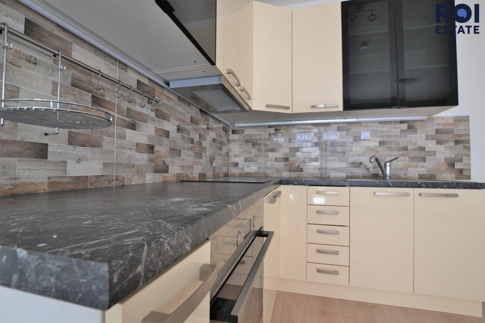 Pronájem bytu 2+kk, 45m² s nadstandardní terasou a garážovým stáním – Brno – Žebětín