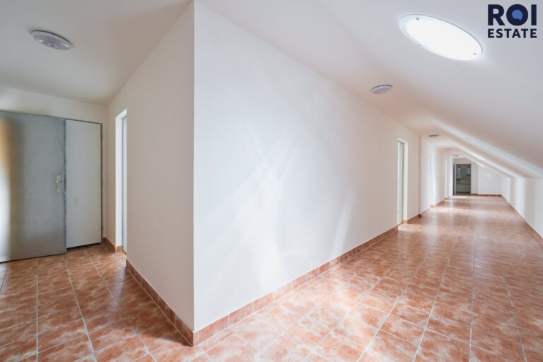 Pronájem kanceláře/obchodního prostoru 18 m²  – Slavkov u Brna