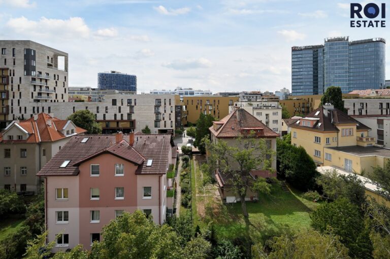 Světlý byt 2+kk s výbornou dostupností v oblíbené lokalitě Prahy 4
