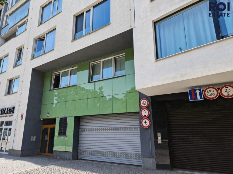 Pronájem bytu 1+kk 37 m² se sklepem a parkovacím stáním, Praha – Michle