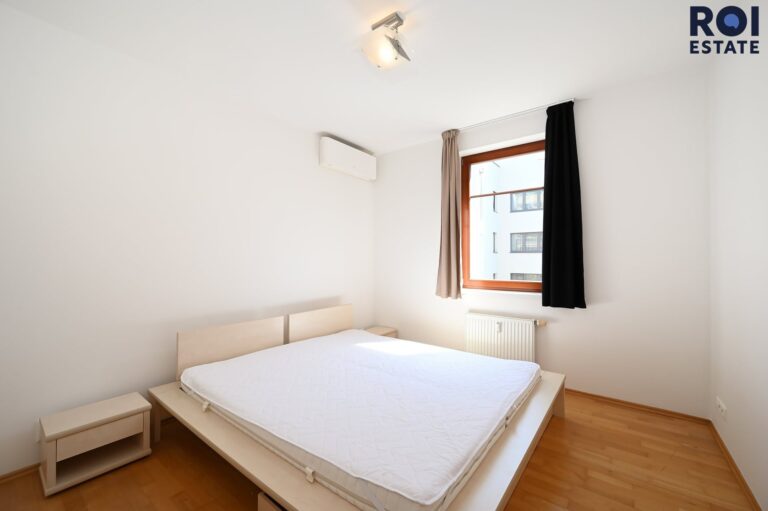 Pronájem bytu 3+kk 75 m² s klimatizací a parkovacím stáním, Praha – Smíchov