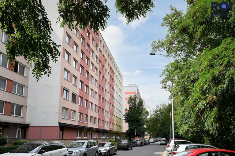 Světlý byt 2+kk s výbornou dostupností v oblíbené lokalitě Prahy 4