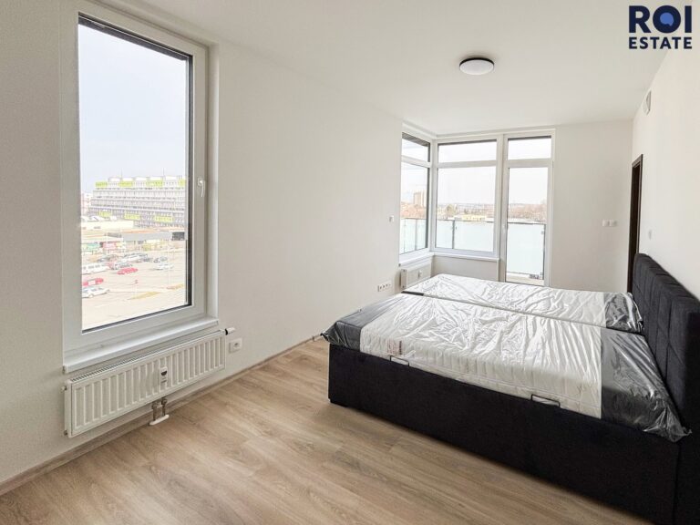 Pronájem bytu 4+kk 96 m², s balkony a parkovacím stáním, Kladno – Kročehlavy