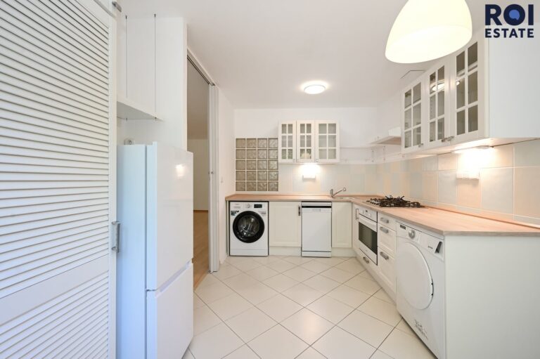 Prostorný byt 3+1 s lodžií přímo u metra Ládví – Praha Kobylisy