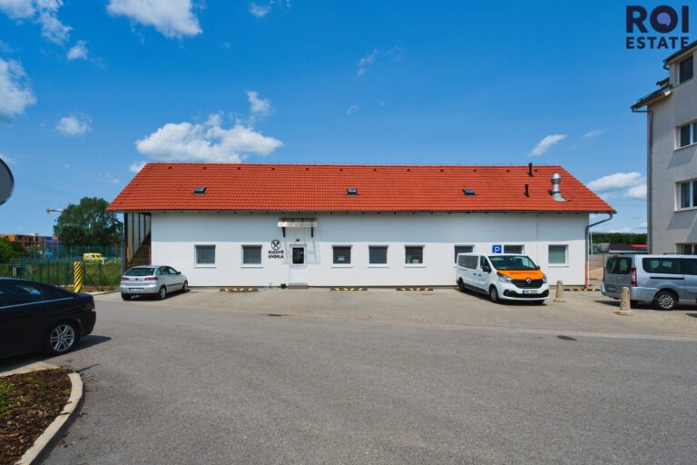 Pronájem kanceláře/obchodního prostoru 18 m²  – Slavkov u Brna