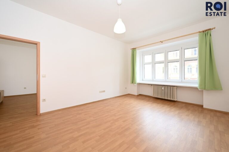 Světlý a vzdušný byt 2+1 s balkonem na Smíchově, pár minut od centra