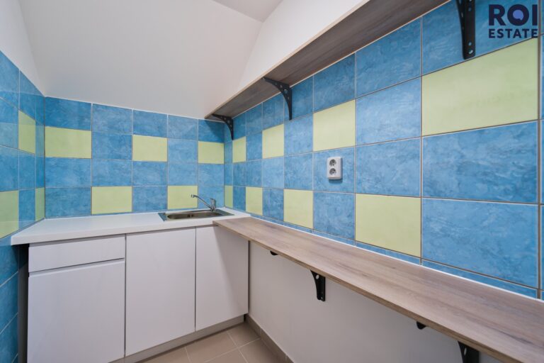 Pronájem kanceláře/obchodního prostoru 18 m²  – Slavkov u Brna