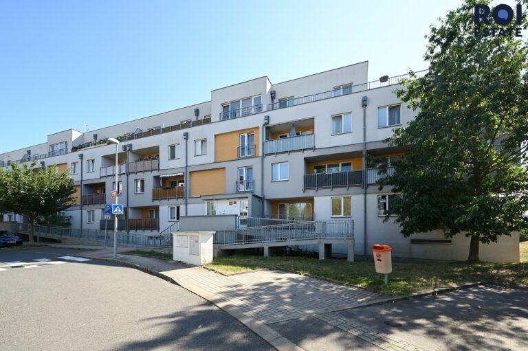 Moderní 2+kk s lodžií, sklepem a garážovým stáním v Uhříněvsi