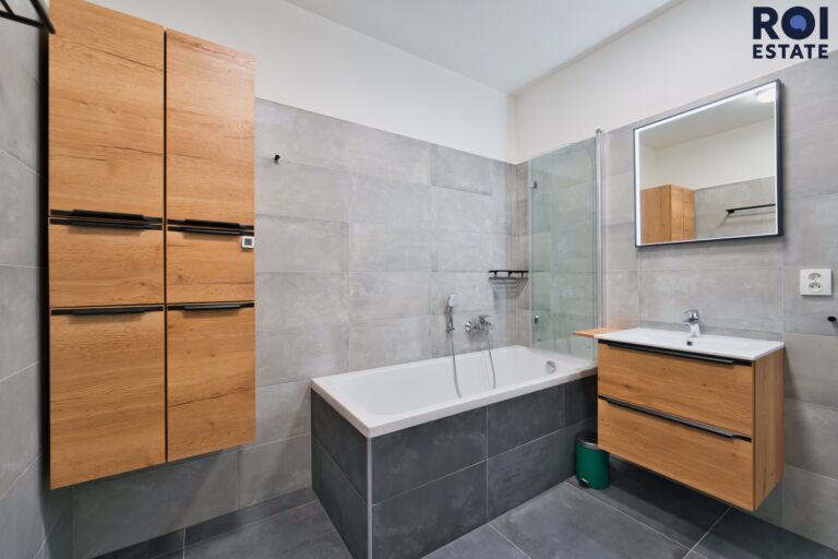 Pronájem bytu 2+kk, 53 m² – Holubice- s klimatizací a včetně garážového stání