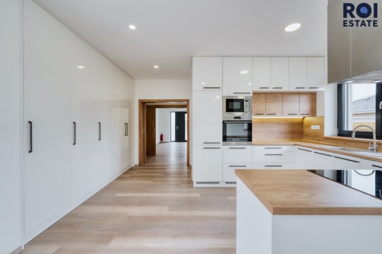 Prodej rodinného domu, celková ploha pozemku je 655 m2 , užitná plocha domu 133 m², Blažovice, Panská
