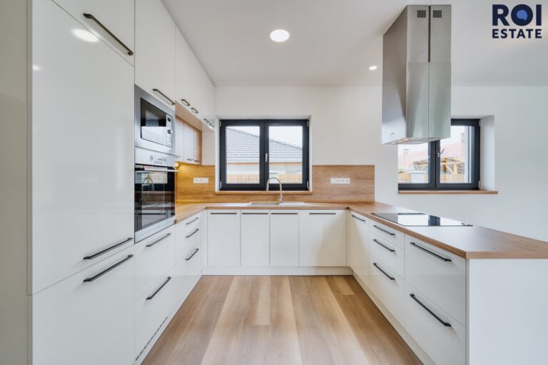 Prodej rodinného domu, celková ploha pozemku je 655 m2 , užitná plocha domu 133 m², Blažovice, Panská