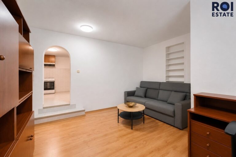 Prodej rodinného domu se zahradou a samostatným bytem 194 m², zahradou parkováním, Omice, celková plocha 1 083 m2