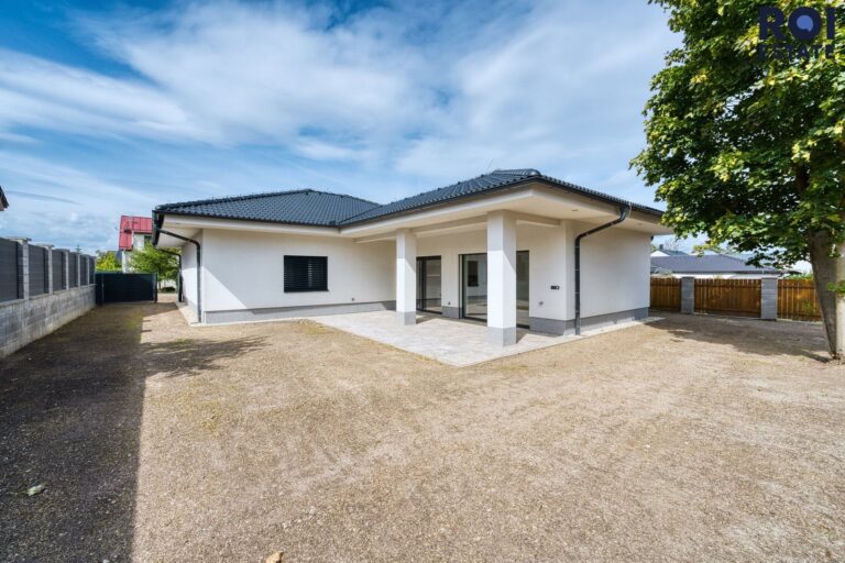 Prodej rodinného domu, celková ploha pozemku je 655 m2 , užitná plocha domu 133 m², Blažovice, Panská