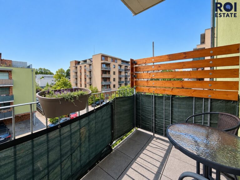 Moderní a skvěle řešený byt 2+kk (50 m²) s balkonem, sklepem a garážovým stáním – Brno, U Leskavy
