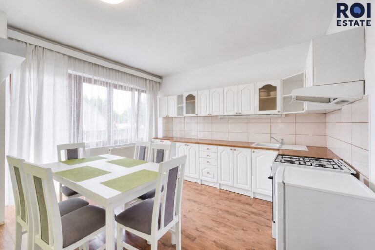 Prodej rodinného domu se zahradou a samostatným bytem 194 m², zahradou parkováním, Omice, celková plocha 1 083 m2