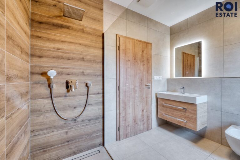 Prodej rodinného domu, celková ploha pozemku je 655 m2 , užitná plocha domu 133 m², Blažovice, Panská