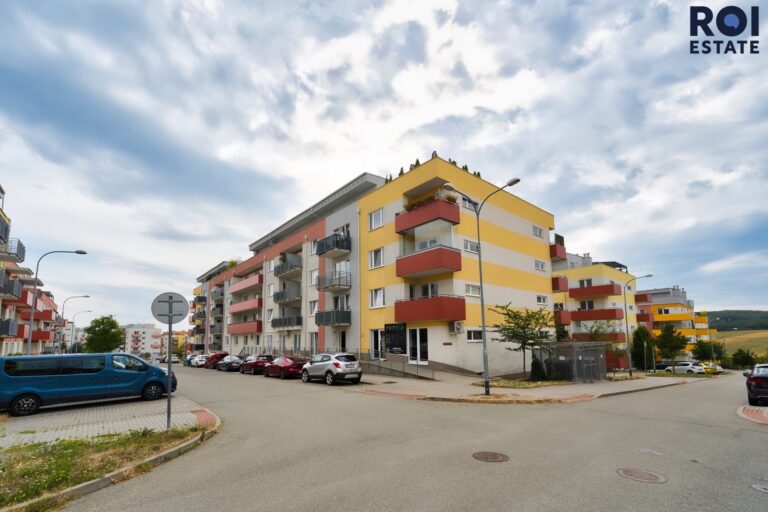 Prodej bytu 1+kk 39 m² s balkonem a sklepem Brno – Žebětín