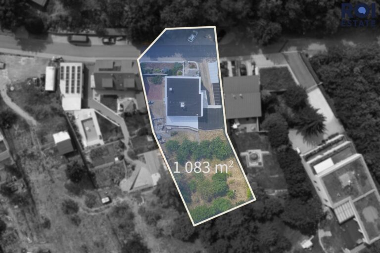 Prodej rodinného domu se zahradou a samostatným bytem 194 m², zahradou parkováním, Omice, celková plocha 1 083 m2