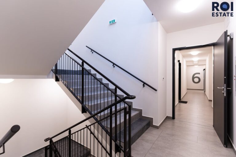 Světlé 1+kk s balkonem v 6. patře novostavby v Kralupech nad Vltavou