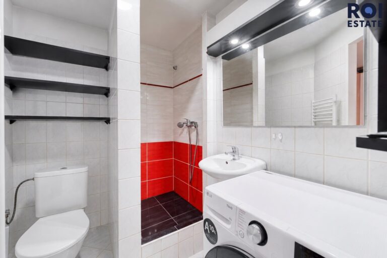 Prodej rodinného domu se zahradou a samostatným bytem 194 m², zahradou parkováním, Omice, celková plocha 1 083 m2