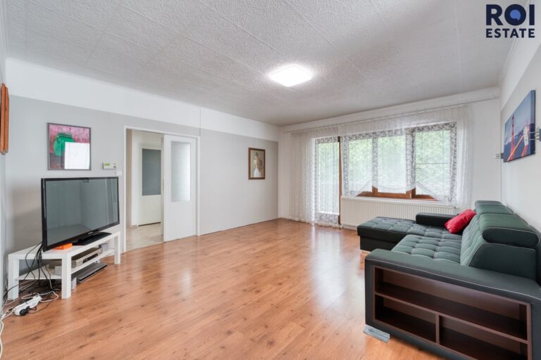 Prodej rodinného domu se zahradou a samostatným bytem 194 m², zahradou parkováním, Omice, celková plocha 1 083 m2