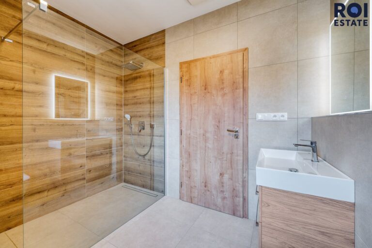 Prodej rodinného domu, celková ploha pozemku je 655 m2 , užitná plocha domu 133 m², Blažovice, Panská