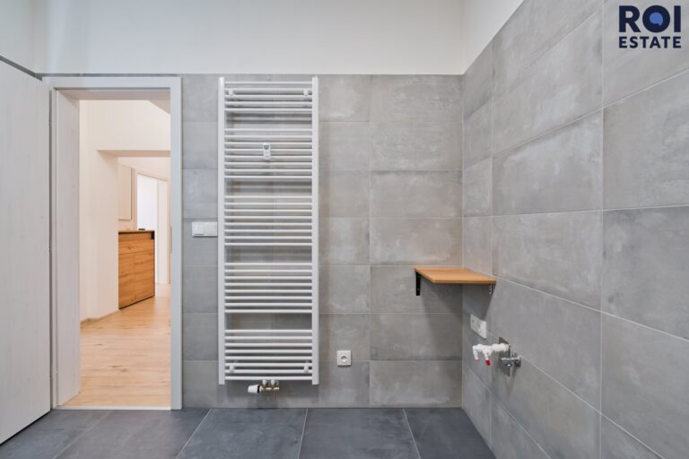 Pronájem bytu 2+kk, 53 m² – Holubice- s klimatizací a včetně garážového stání